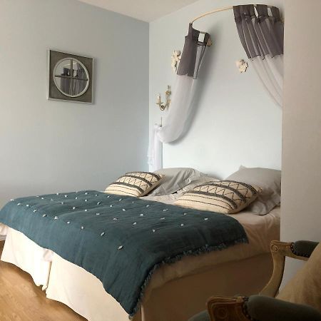 Bed and Breakfast Le Cedre Bleu Grosrouvre Екстер'єр фото