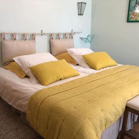 Bed and Breakfast Le Cedre Bleu Grosrouvre Екстер'єр фото