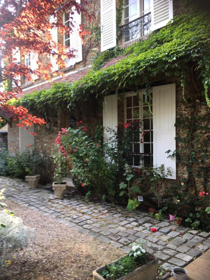 Bed and Breakfast Le Cedre Bleu Grosrouvre Екстер'єр фото