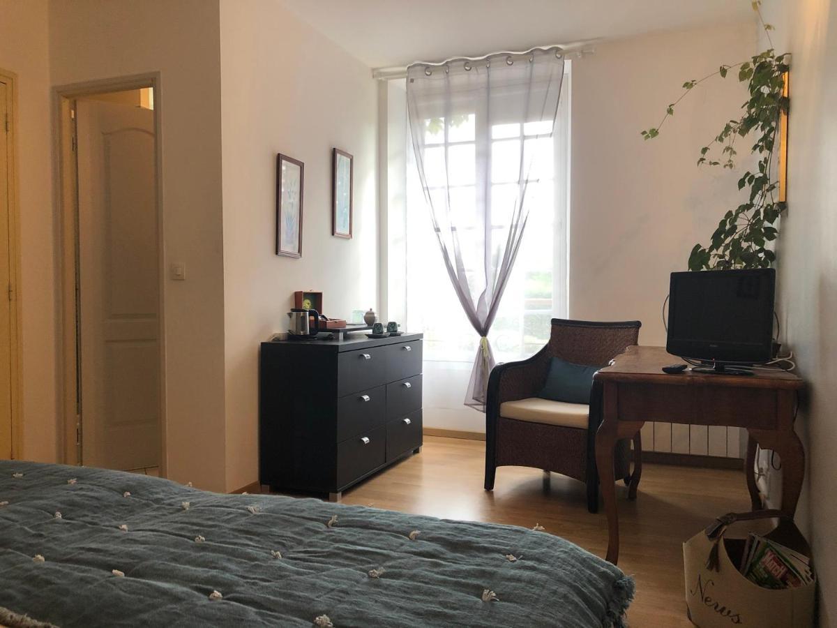Bed and Breakfast Le Cedre Bleu Grosrouvre Екстер'єр фото