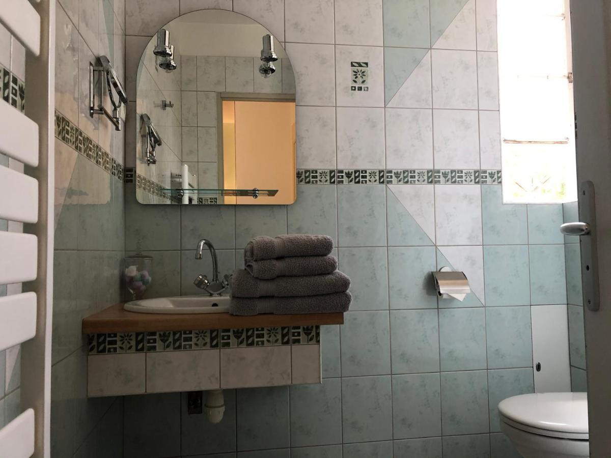 Bed and Breakfast Le Cedre Bleu Grosrouvre Екстер'єр фото