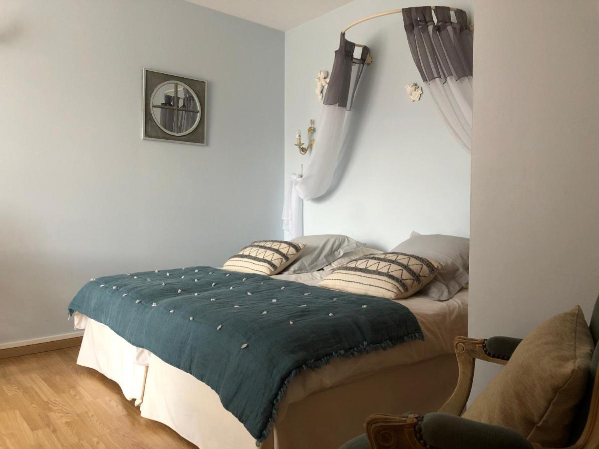 Bed and Breakfast Le Cedre Bleu Grosrouvre Екстер'єр фото