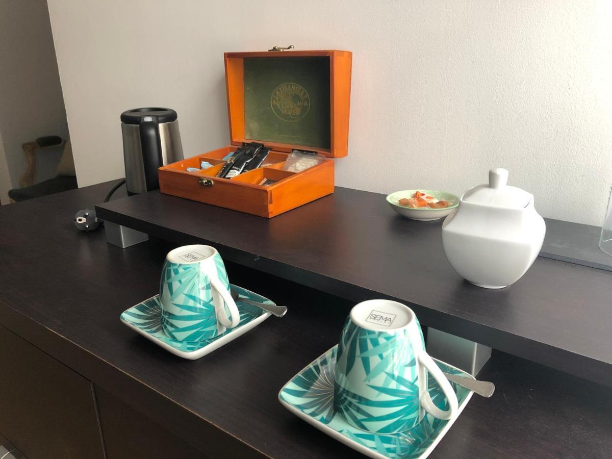Bed and Breakfast Le Cedre Bleu Grosrouvre Екстер'єр фото