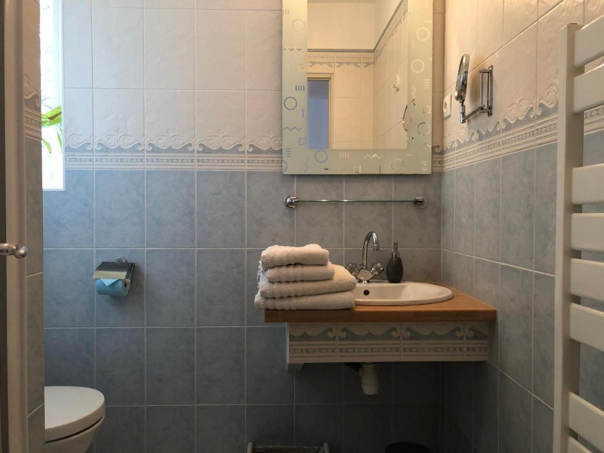 Bed and Breakfast Le Cedre Bleu Grosrouvre Екстер'єр фото